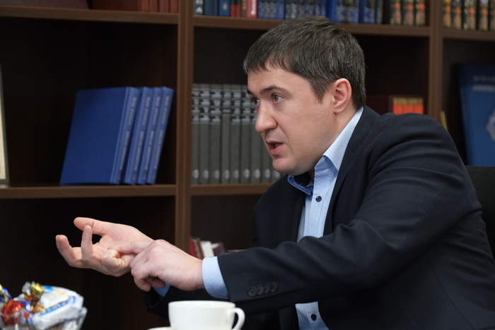 Дмитрий Махонин даёт первое большое интервью в должности и.о.губернатора порталу Properm. Источник фото - пресс-служба администрации губернатора. 