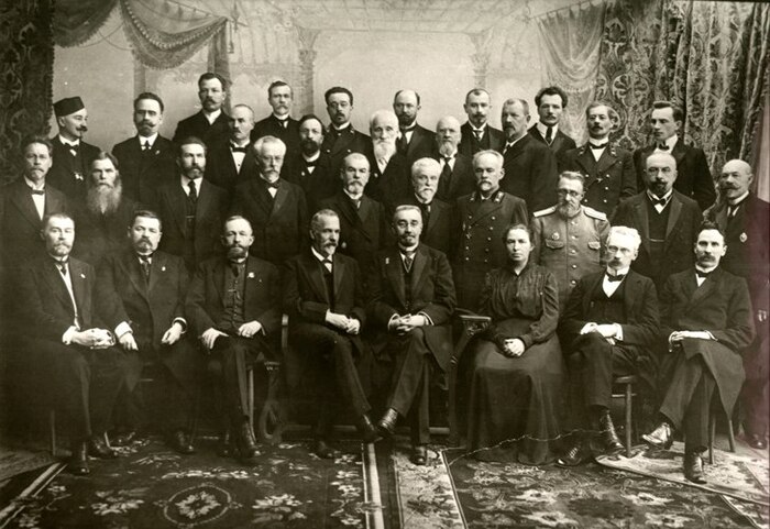 Комиссия Губернского Земства и Городской Думы по открытию университета. 1916 г Рядом с Н.В.Мешковым товарищ министра просвещения профессор-зоолог В.Т. Шевяков