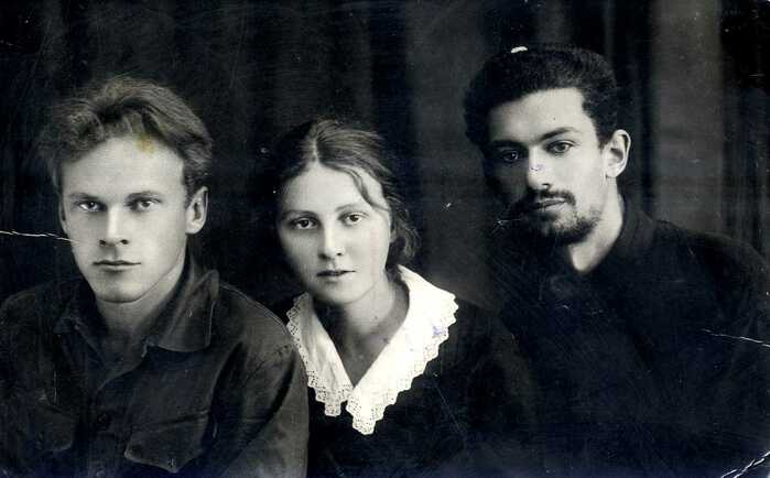 Галина Бердичевская с друзьями юности, г. Киров, 1929 г.