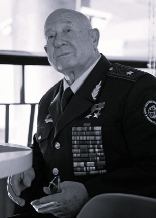 Алексей Архипович Леонов